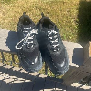 Balcenciaga Triple S Size EU 42 in a Graphite Black